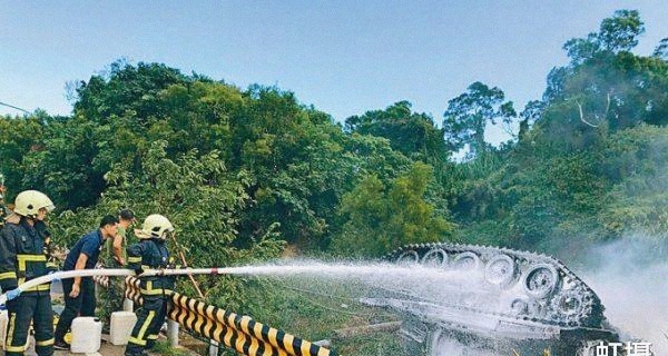 坦克|美国倒霉将军：部队被志愿军击溃，车祸死于乱军！同名坦克也翻车