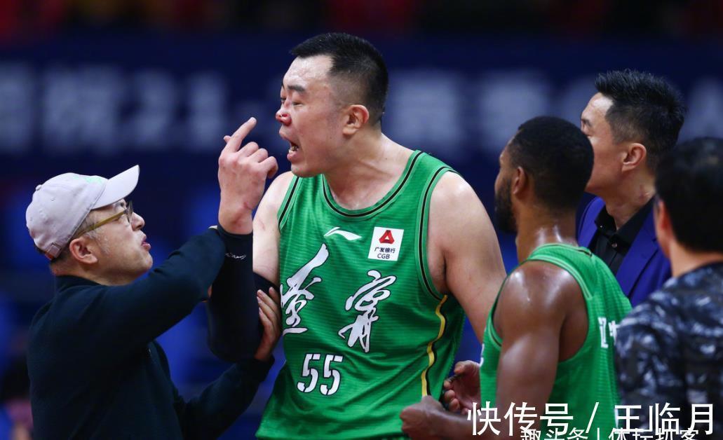 篮板|火爆!辽粤大战3人被驱逐,韩德君被威姆斯打出血,球迷拳击保安