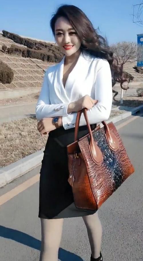 女神|时髦又好看的轻熟女神，有种来自都市女郎的感觉