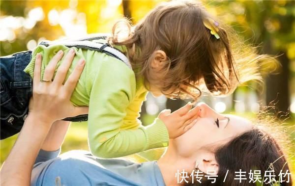 孩子|孕妇生下罕见“双头婴”,众人都来围观,专家的话却令人担忧