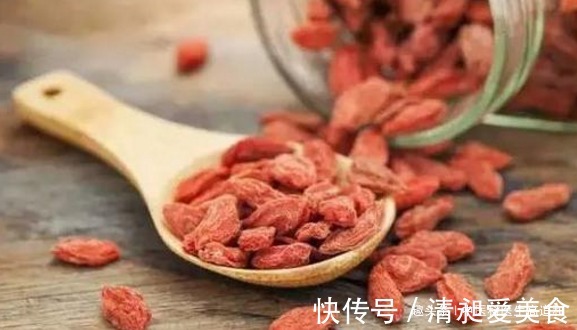 食用枸杞|枸杞百利但有三害，危害极大，“杯不离手”的男性不妨了解下