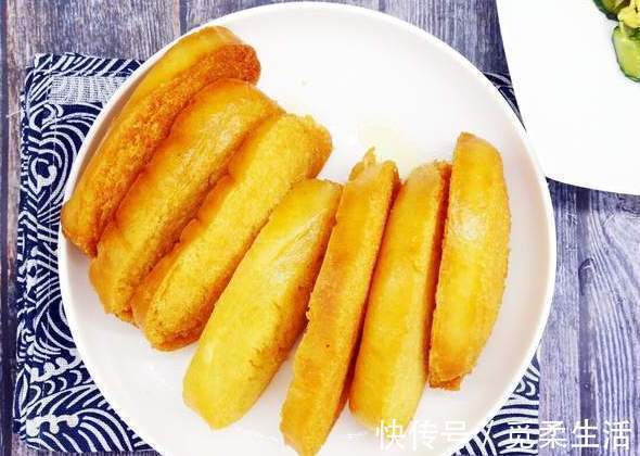 炸馒头片时,不要只会裹蛋液,多做一步,馒头外酥里软,不吸油