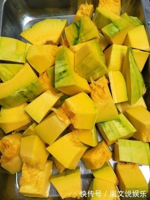 好吃|南瓜最新做法,不煎不炸还不煮,做出来筋道十足,太好吃了