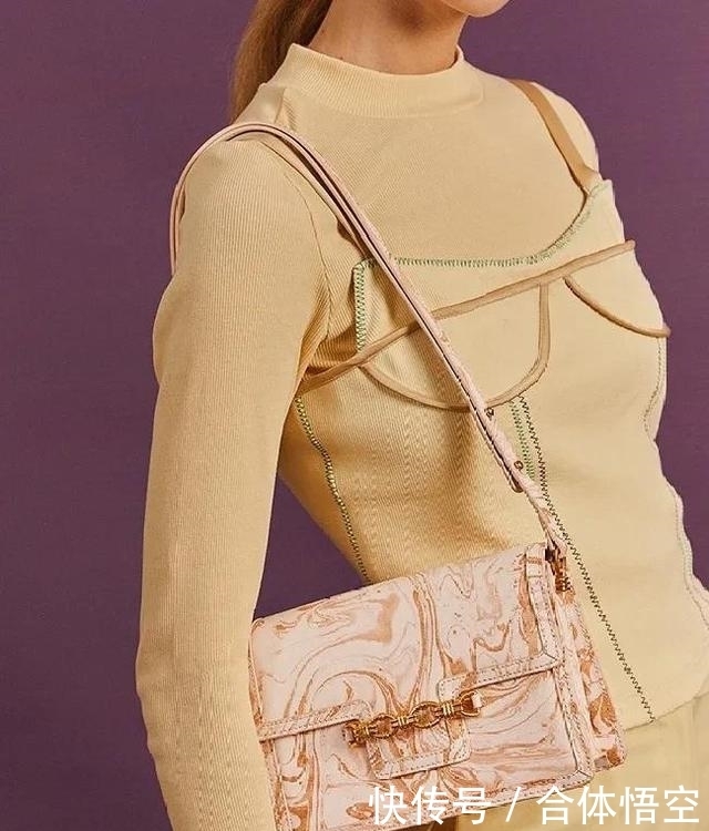 烂大街的包包别背了!2021春夏最流行的是这些