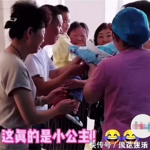 孙女|二胎生了个孙女,产房外爷爷奶奶的表现火了,网友我承认我酸了