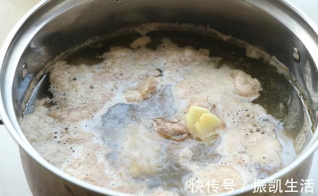 夏天，猪肉牛肉都不如它，便宜又好吃，简单炖一锅，花不了几个钱