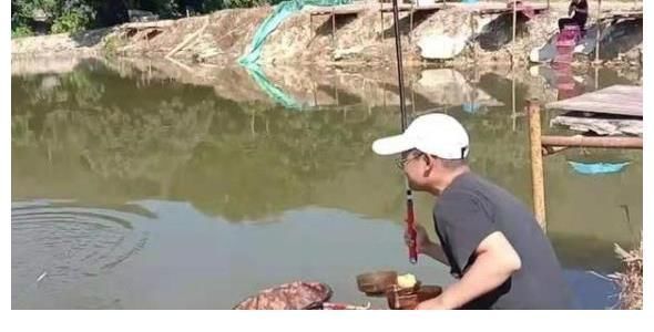 截饵|千错万错就不该收竿,鲫鱼起浮后,只需调整一番,爆护都没问题