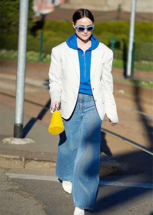 早春不建议单穿卫衣，换个穿法会更美更时髦，值得借鉴