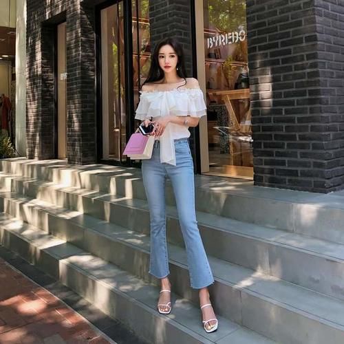 别再穿阔腿裤了，今年这条喇叭裤又火了，好穿百搭还显瘦