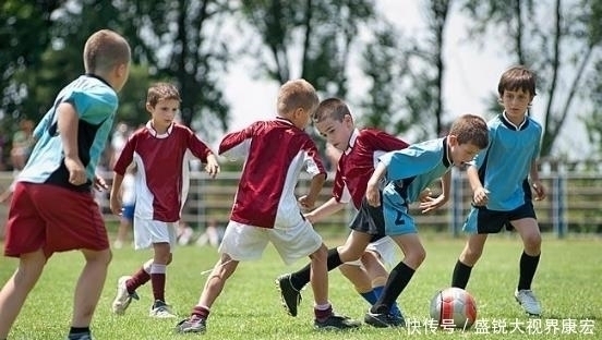 运动|宝娃在4岁前,这4种运动不能做,家长别再“弄巧成拙”了
