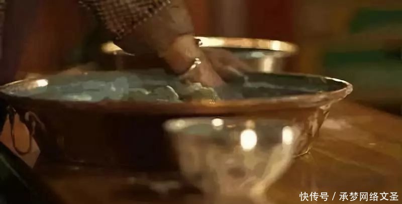 泰国|【全球FUN享】色达的昼与夜,转山转水转佛塔