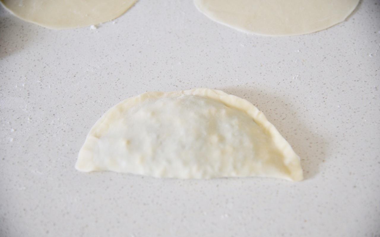 家常韭菜盒子,包皮大馅又软又香,鲜美可口,吃了还想在吃