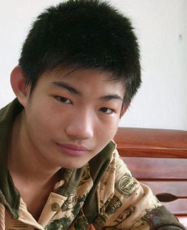 母亲|他是中国第一懒人,从不洗衣服做饭,吃饭靠人喂,如今怎样了?