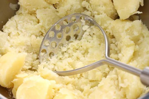 保存|保存土豆原来这么简单,老农教您一诀窍,放久了不发芽也不变色