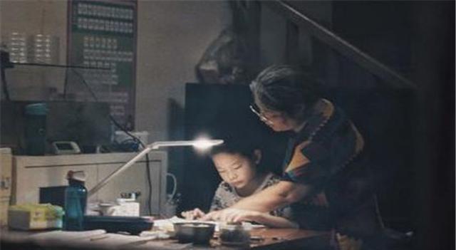 对孩子们|父母“窝囊”越多,就越喜欢对孩子说出这三个字,让孩子卑躬屈膝