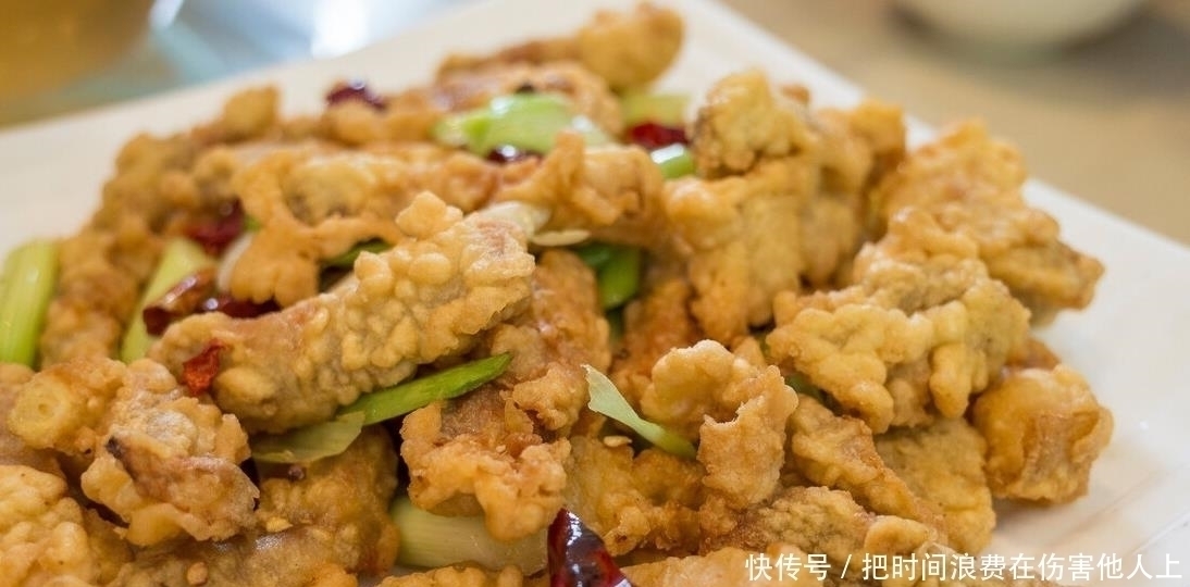 酥肉好吃上浆很重要，面粉和淀粉哪种好，挑对了香脆又好吃