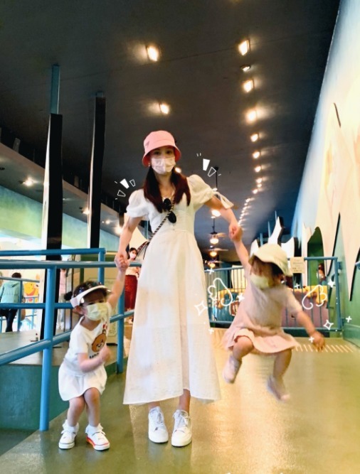 雪纺衫|方媛不愧是“天王嫂”,穿雪纺衫配黑色连衣裙甜美温柔,娇俏可爱