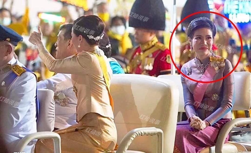 宫斗$泰国宫斗现场直播中:35岁诗妮娜瘪嘴挑衅,对苏提达王后大不敬