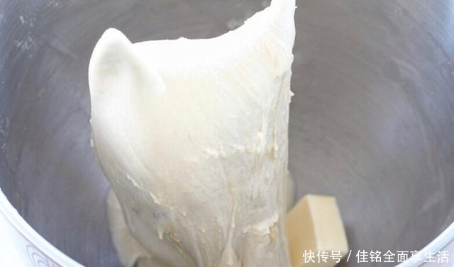 面包|做面包用中种法,出膜快细腻拉丝,既当早餐又是零食,出炉遭哄抢