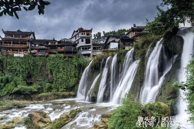 中国唯一挂在瀑布上的千年古镇，风景不输周庄，却因刘晓庆而改名