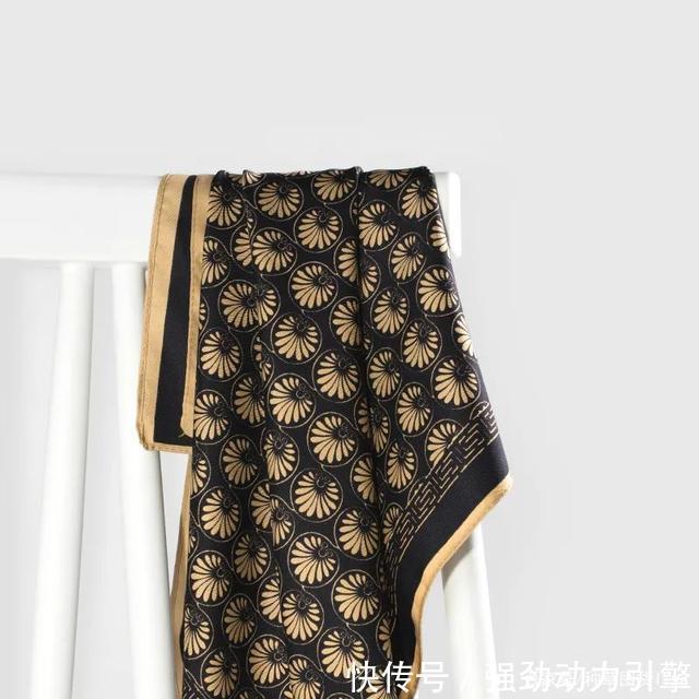 秋天毛衣、外套这么搭,太太太高级!