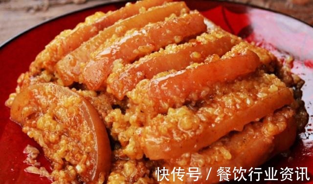 做粉蒸肉时，最忌讳放盐，加上5大食材，粉蒸肉肥而不腻，更入味