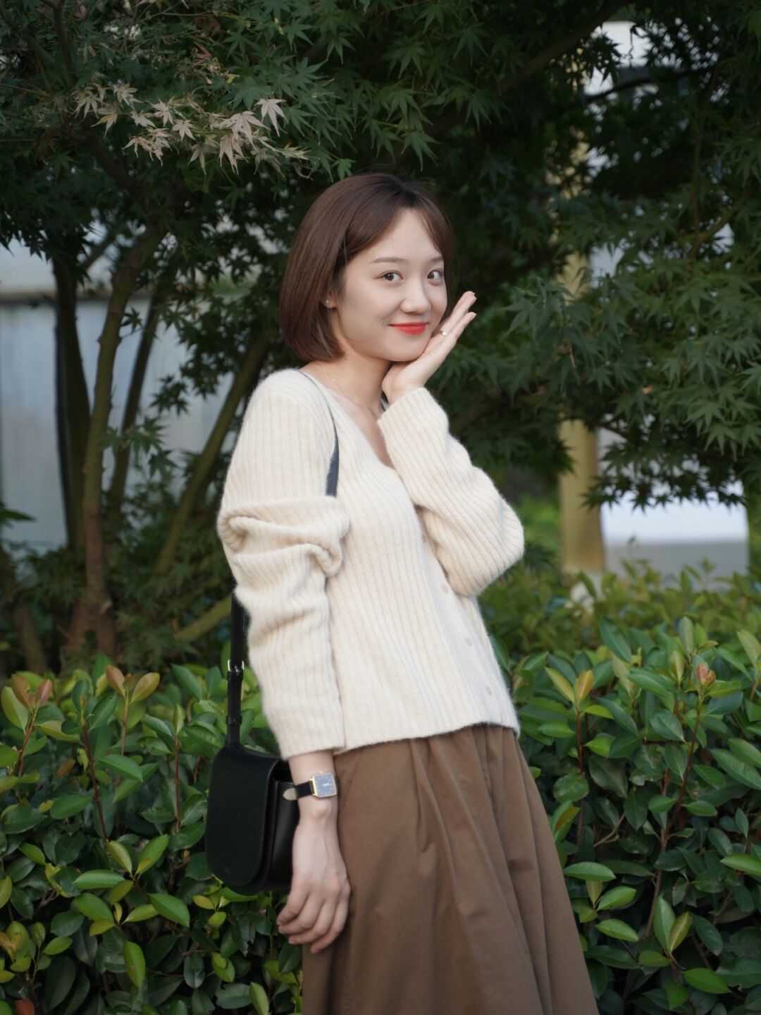 时髦|说实话,春天还是穿“奶奶衫”更时髦,保暖且显瘦