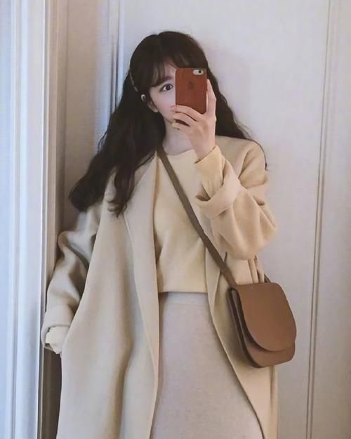 薄呢大衣+衬衫时髦干练，轻松解决“冬日肥”