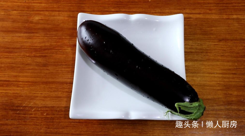 先蒸后炒，做出来的茄子不吸油，配上牛肉末一起炒，下饭好吃