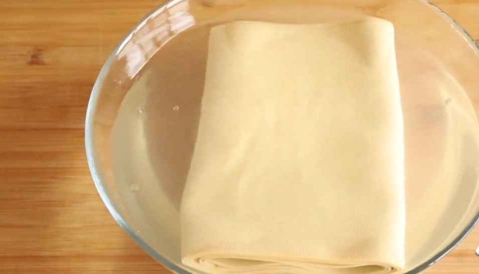 干豆腐又一个神奇的做法,只要放到盐水里泡一泡,个个鼓大泡