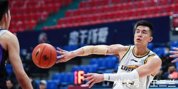 杨鸣|大胜16分!赵继伟25加9带飞辽宁,杨鸣不满防守场边怒吼一人弃用