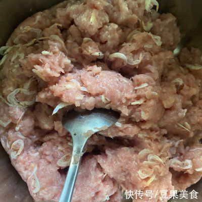  荠菜鲜肉虾皮水饺这样做百吃不腻，吃1次不过瘾