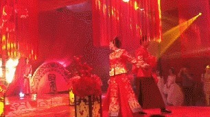 |搞笑GIF:娶了个这样的媳妇真是无语了啊,欢乐无限多呢