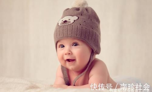 爱美之心|孩子出生眼睛太小,宝妈赶忙去找医生询问,医生却笑了