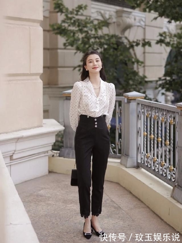 烟管裤|小姐姐卡其色休闲裤搭配白色开衫,格外的有魅力