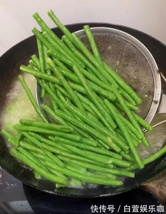 豆角烧茄子|今天美食,豆角烧茄子,在家自己做的饭店炒菜!能吃三碗大米饭