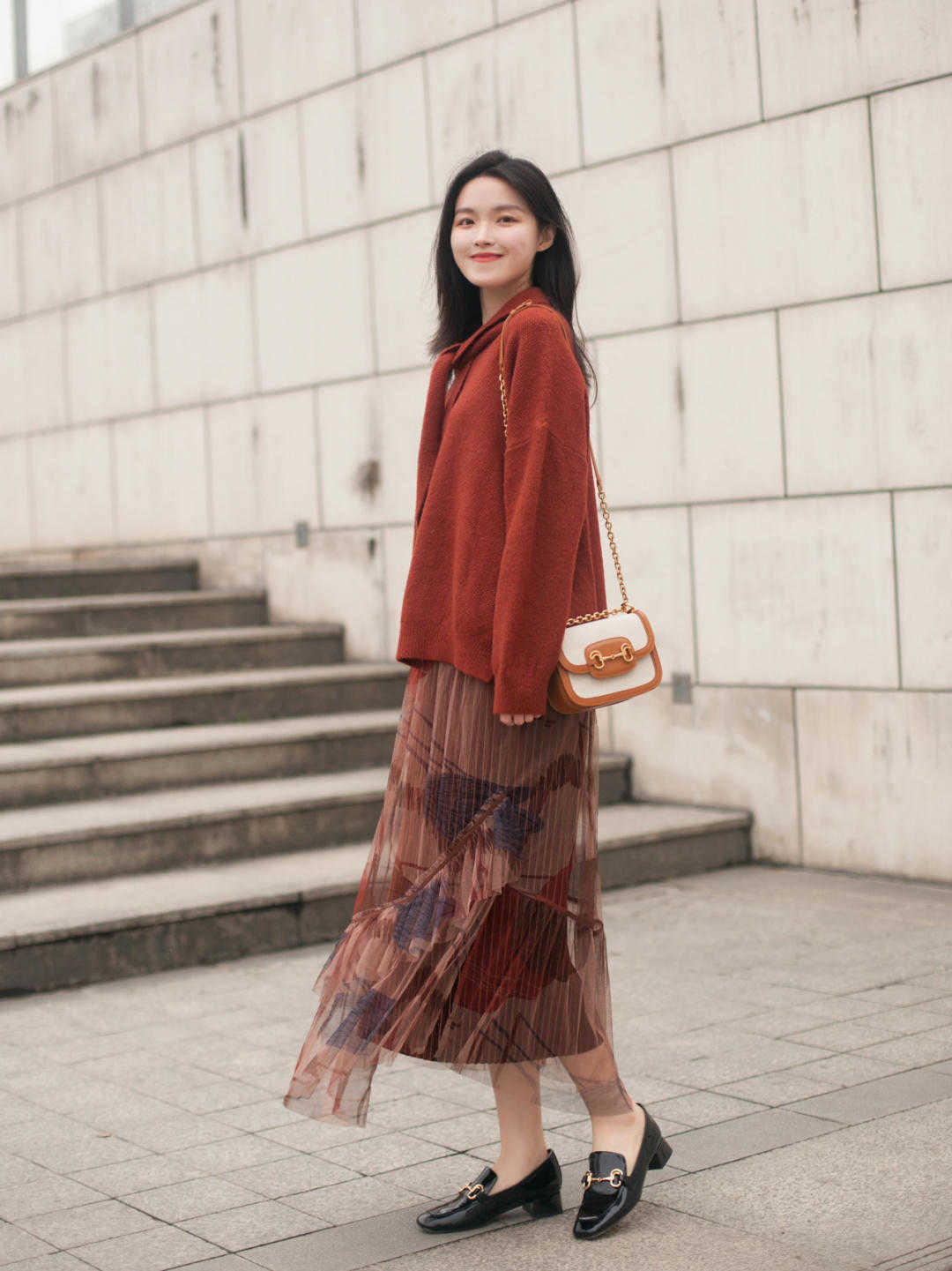 蕾丝|今年流行的毛衣+半裙,简直被这些时尚博主穿火了,太时髦了