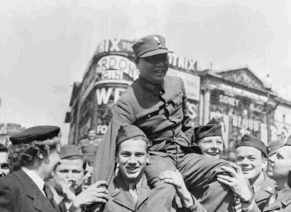 投降|盘点1945年日本投降时,世界人民如何表达胜利的喜悦