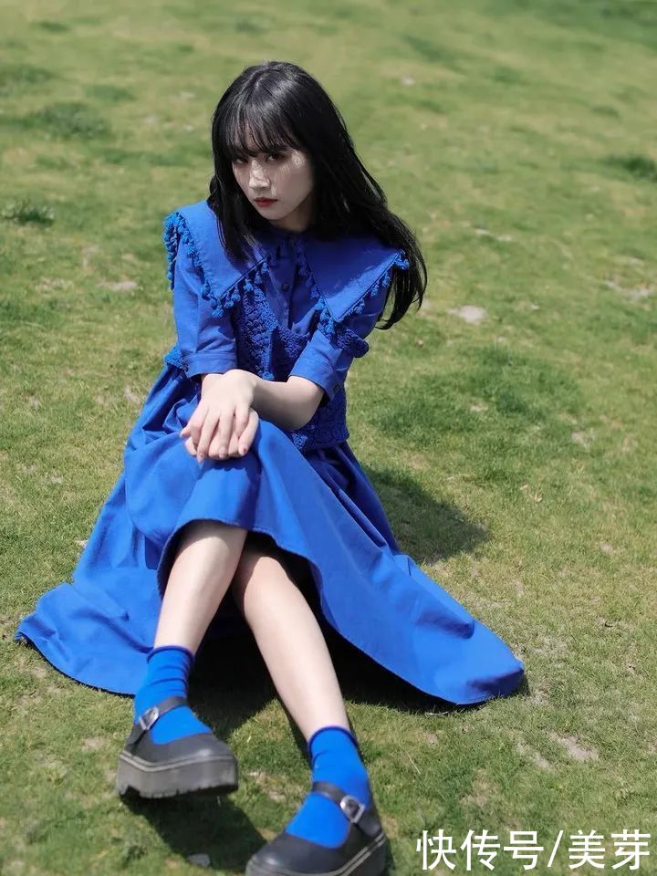 克莱因蓝|“克莱因蓝”太太太火了！这么穿才显白