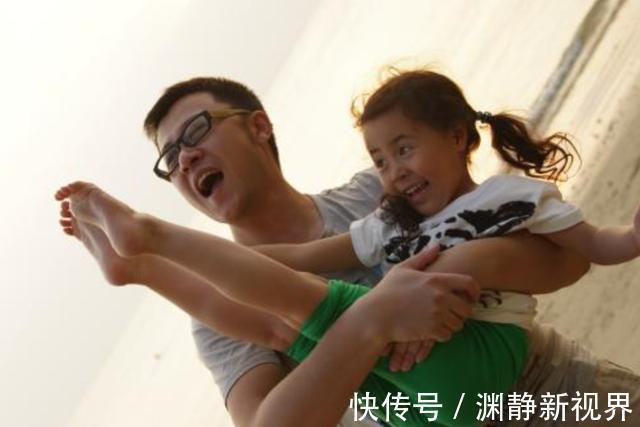 女儿|''妈妈,同桌总是摸我'',妈妈机智的回答,挽救了女儿的一生