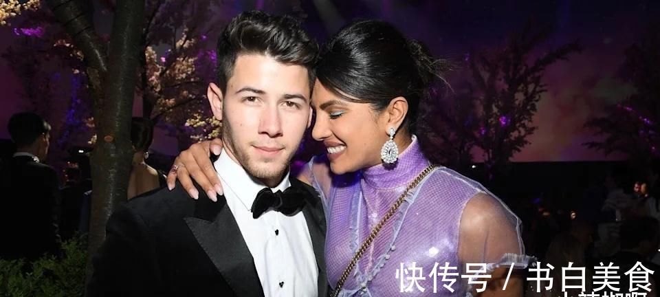 夫妻俩 普里扬卡·乔普拉,张贴出最甜美照片,在尼克·乔纳斯脸上沾口红