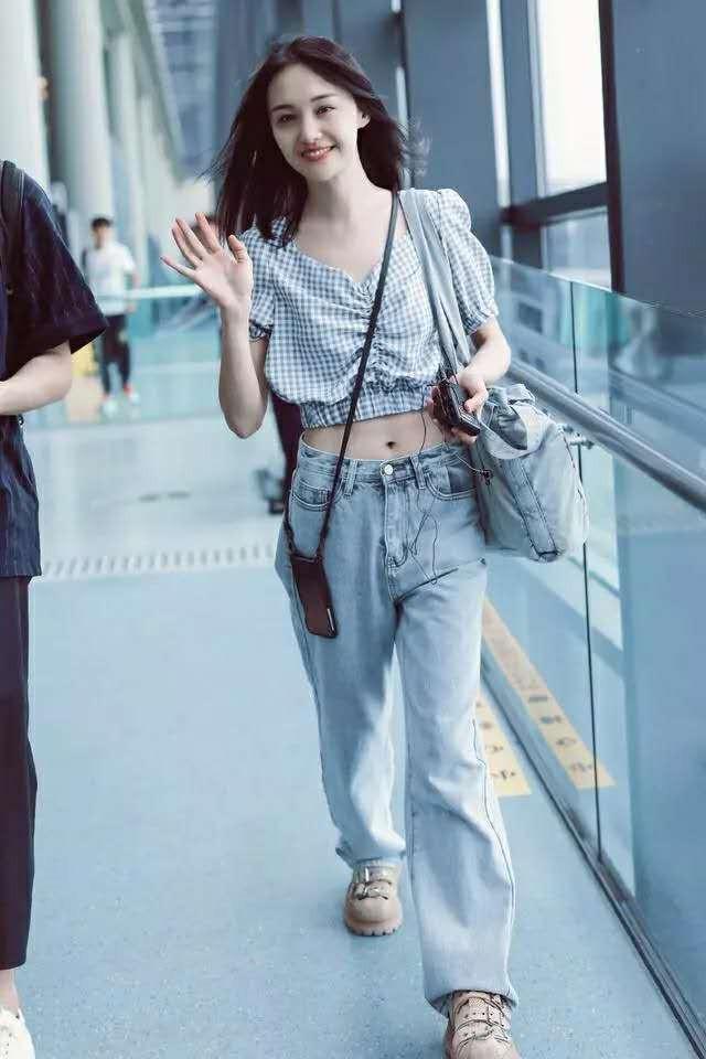 腰部 女人不要再把“衣角”塞裤子了,今夏流行这么穿,时髦显瘦又显高
