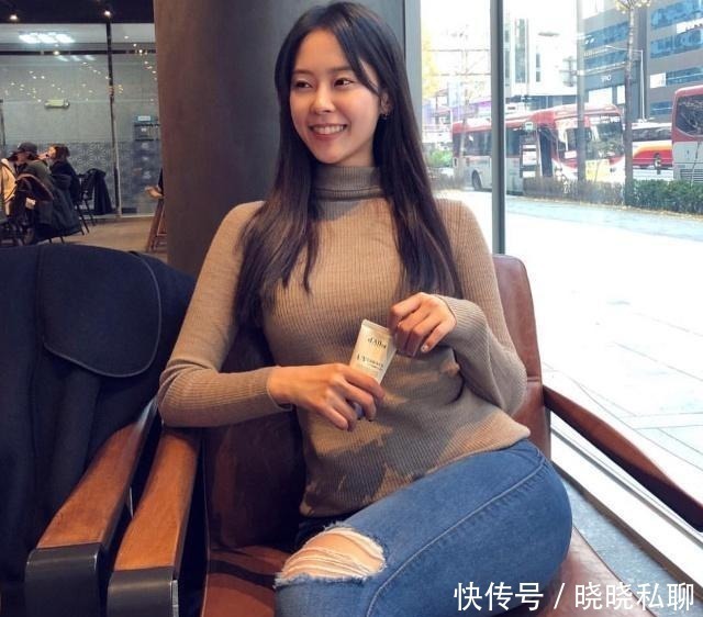 时尚 牛仔裤满足搭配条件,穿青春洋溢的少女范,时尚休闲