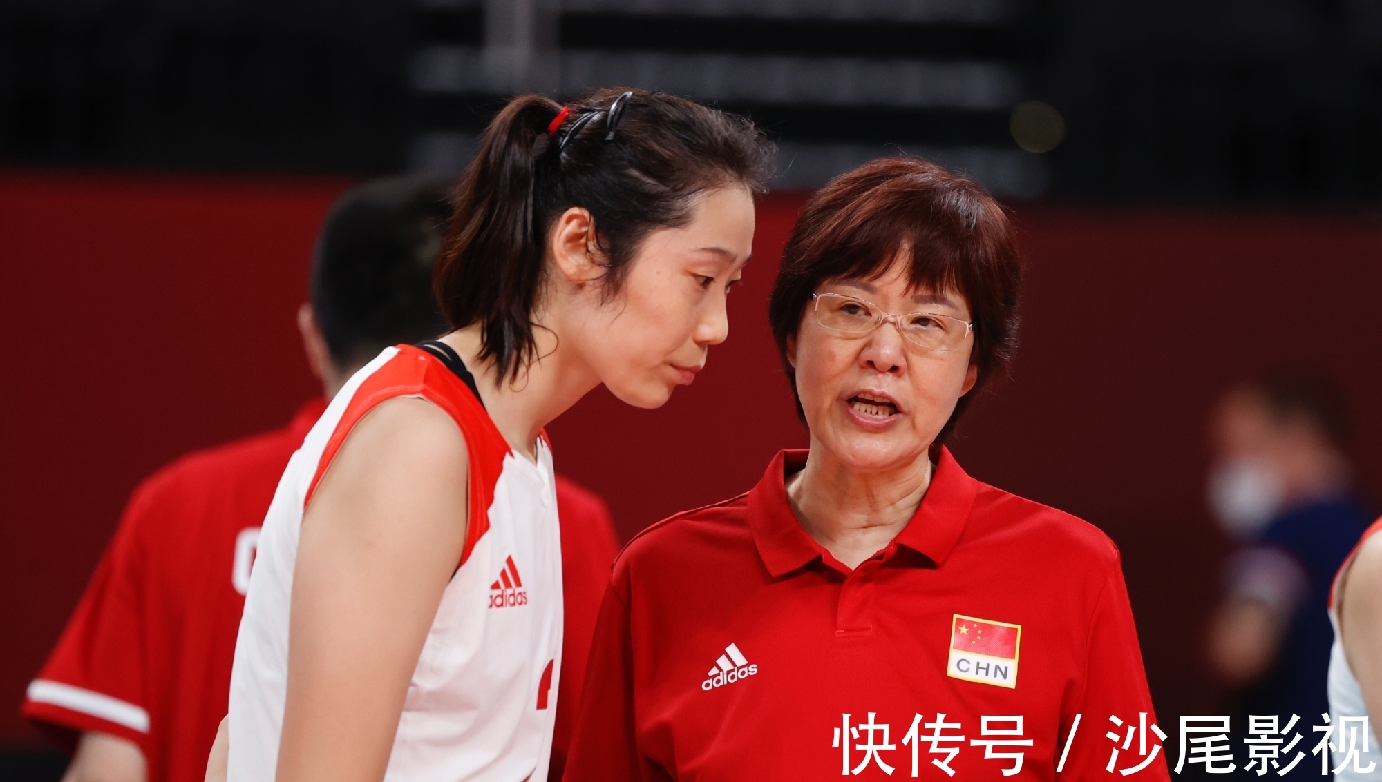 两忧一喜|中国女排两忧一喜！郎平离任并非最糟消息，朱婷或连失得力助手