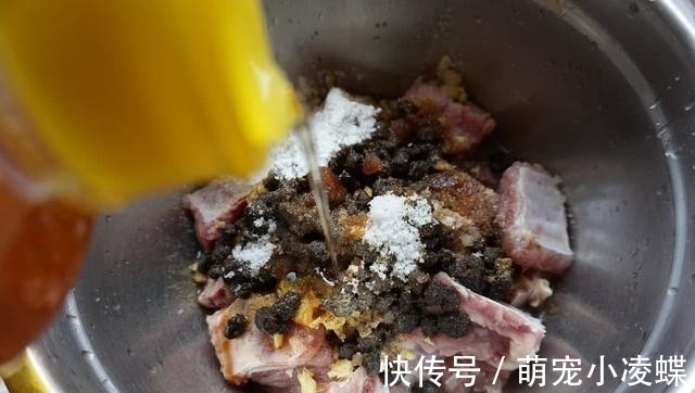 浸泡|我家排骨从不炖着吃，蒸一蒸，鲜香入味，一周吃4次，太费米饭