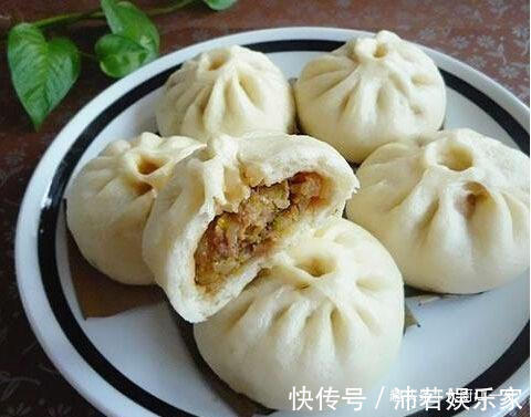 最近蒸包子的这个做法火了,不用醒面,直接上锅蒸,上桌就被抢光