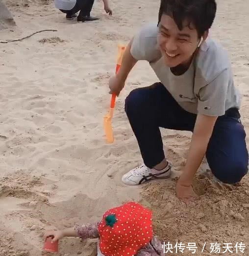 奶爸|坑娃版奶爸专业挖坑走红,萌娃奶奶,你再给我生个爸爸吧!