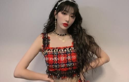 蔬菜沙拉|孔雪兒陪王晨藝吃烤肉,看清她夾的啥?網友:這才是自律的表現