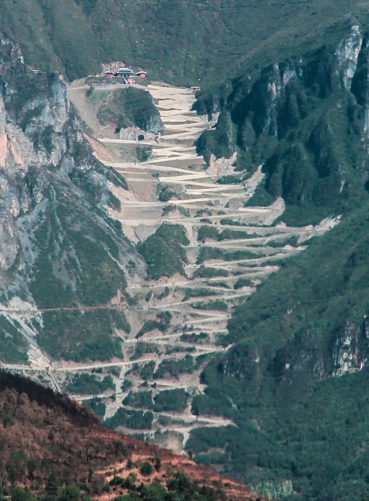 东川|云南东川天路之行（上）——最险牯牛山48道拐，神秘莫测妖精塘