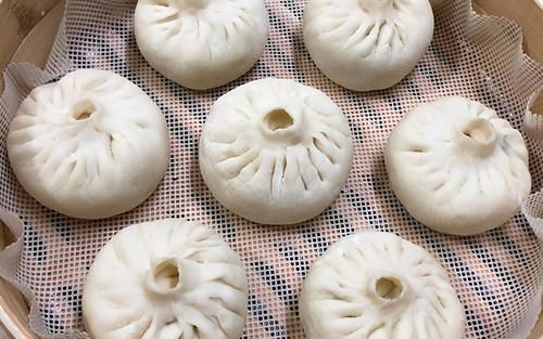  香菇|天冷来俩热乎乎的香菇青菜包，教你1个小技巧，青菜碧绿不发黄